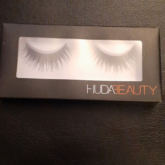 Lashes - Picture 3 of 4